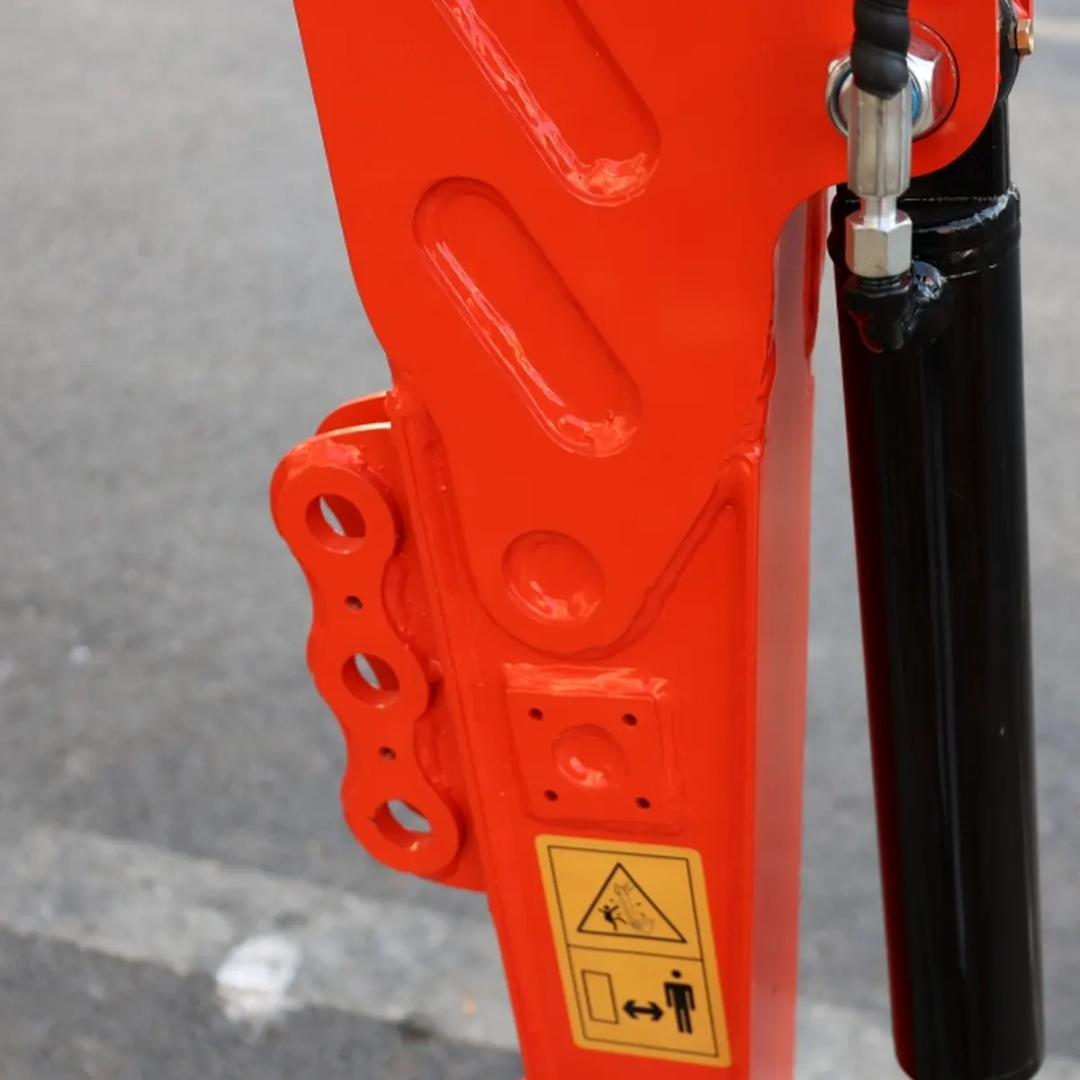 Jinan Yijia Construction Excavator – 10 – Details – 09 – Boom Cylinder