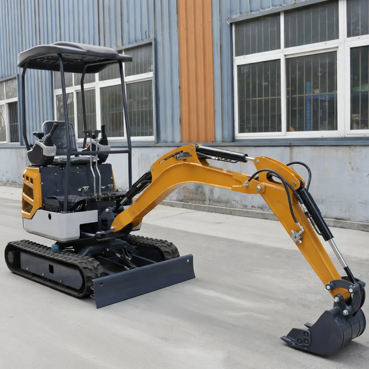 % Excavator-YI-18-Multi-Angle gerçek sahne çekimi-ön sağ