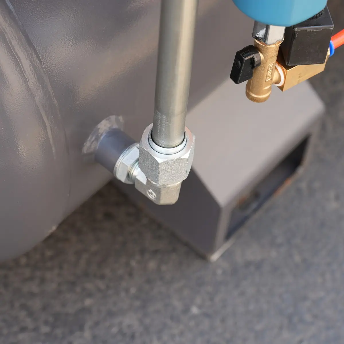 Split-type 4-in-1 inverter laser, 15-37 kW - Details: koeldroger aansluitingen