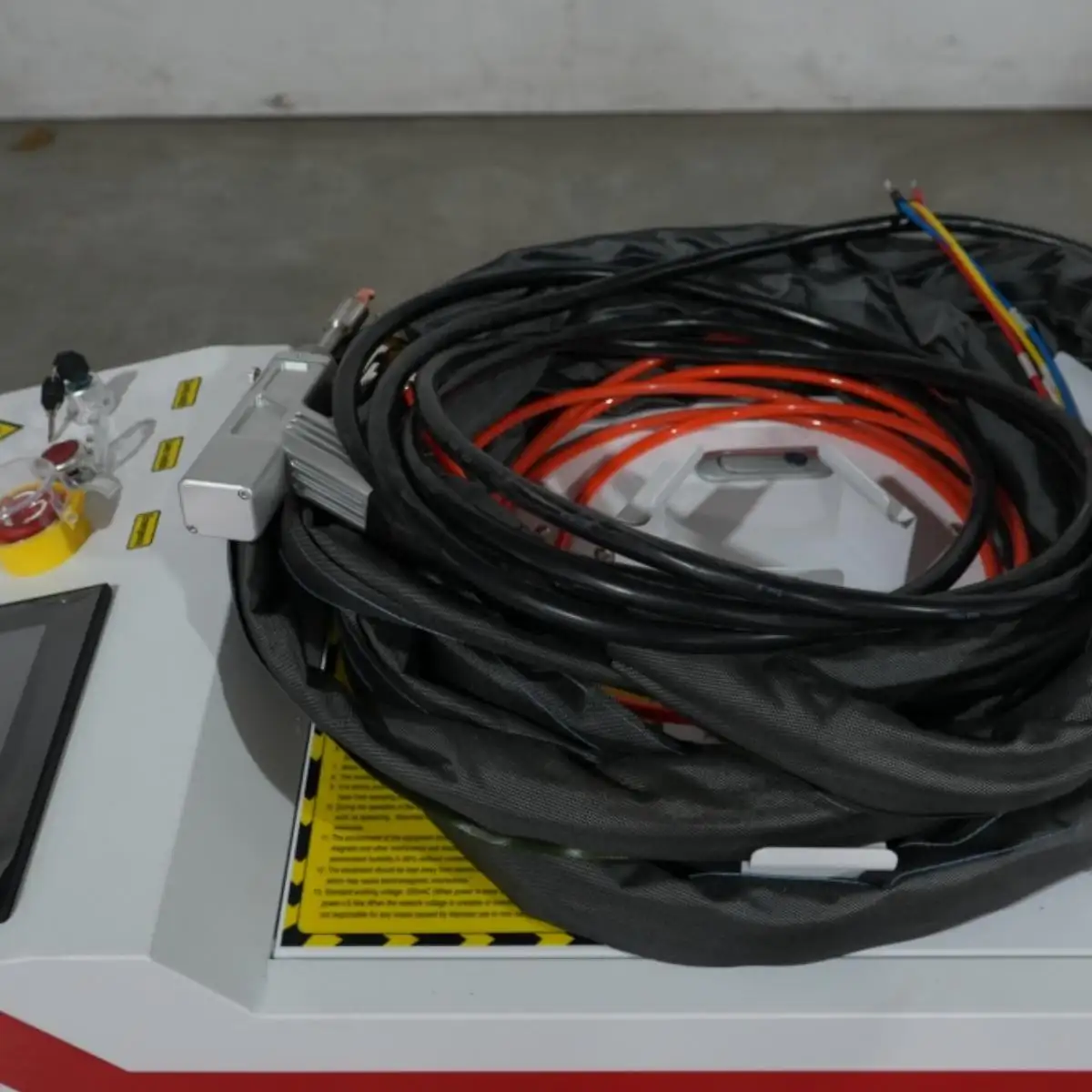 Saldatura laser tre in uno-Dettagli-Testa di saldatura