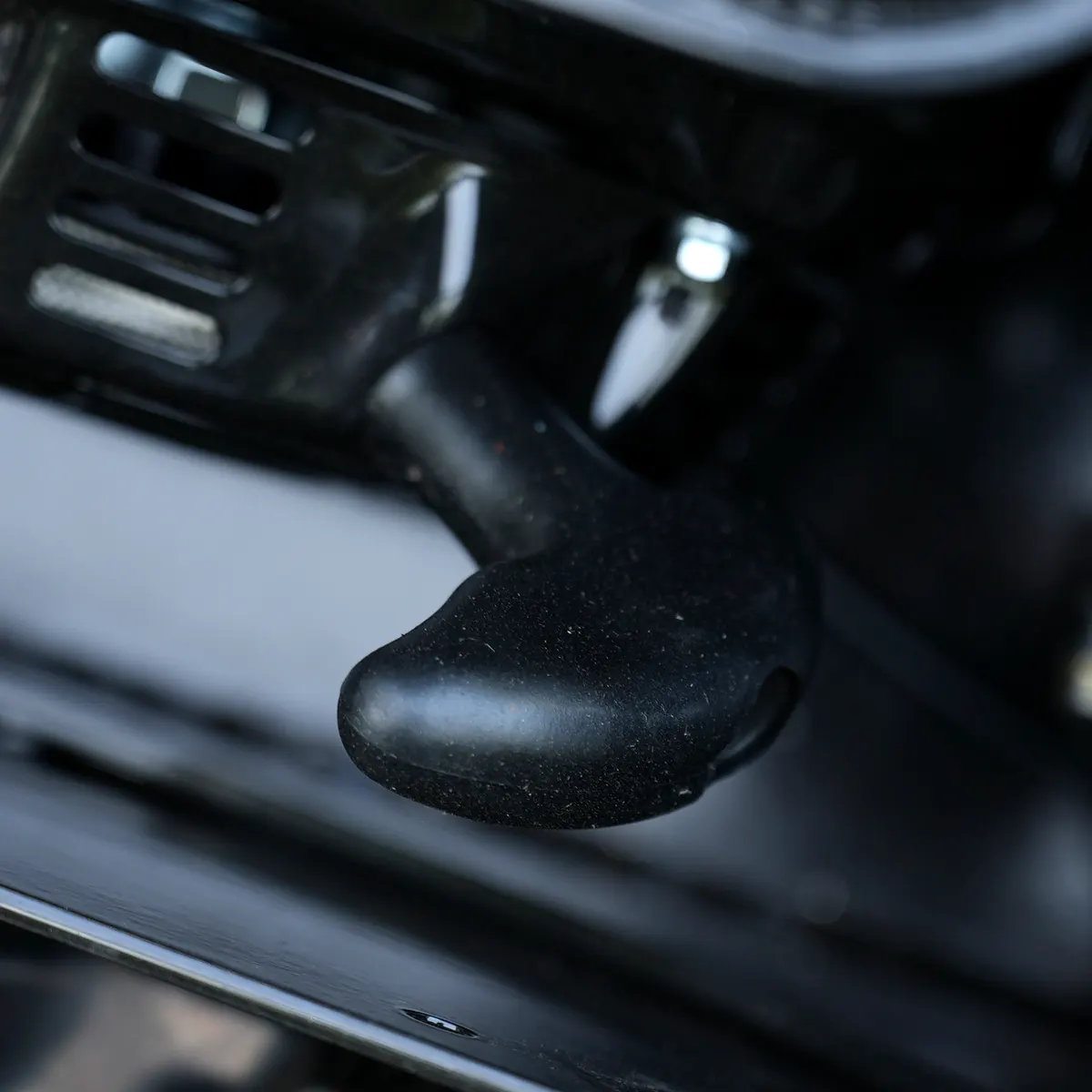 Detail View – Engine Control Lever