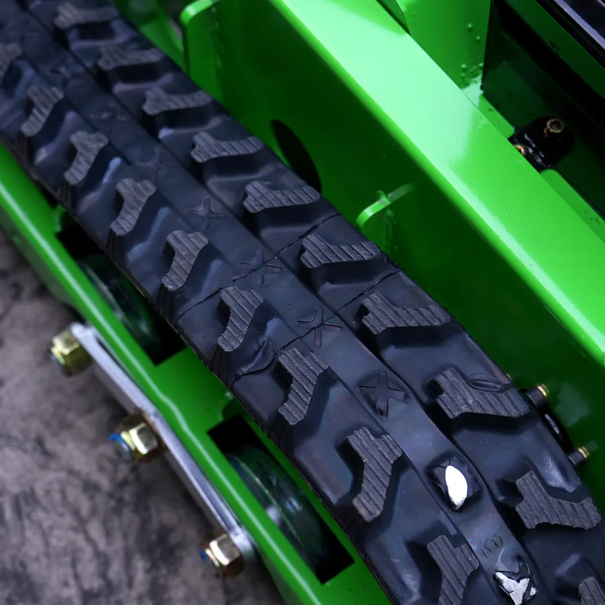 Detail view – Track anti-skid tread pattern