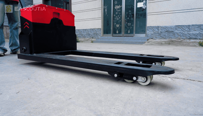 Both forks rise and lower together through the electric lift system, with unloaded movement directly visible.