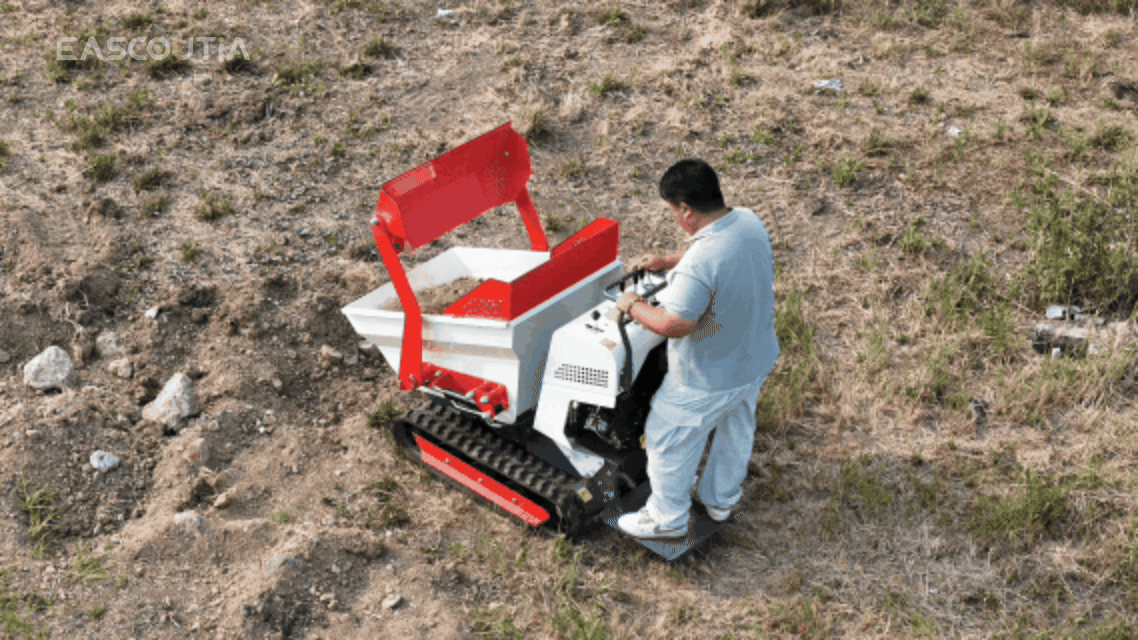 Hydraulic tipping raises the hopper up to 90° for smooth, low-residue unloading of short-haul materials.