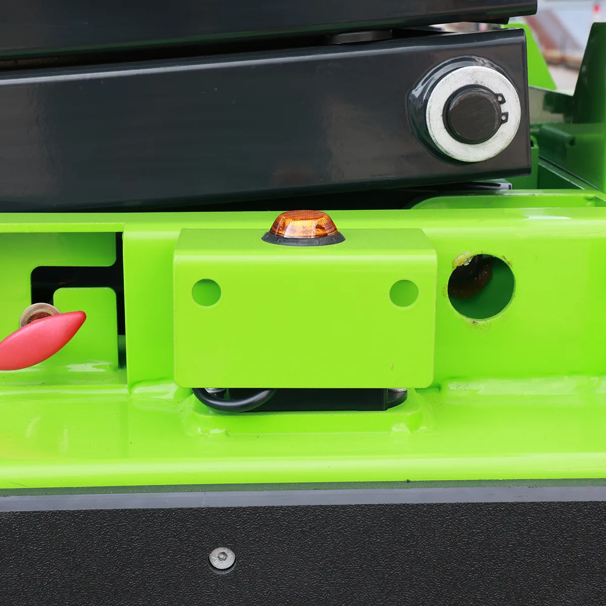 Self-Propelled Scissor Lift – Detail View: Charging Port and Warning Lights