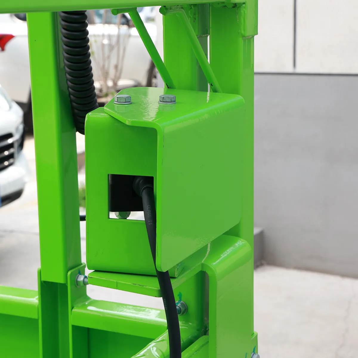 Self-Propelled Scissor Lift – Detail View – Guardrail Door Latch