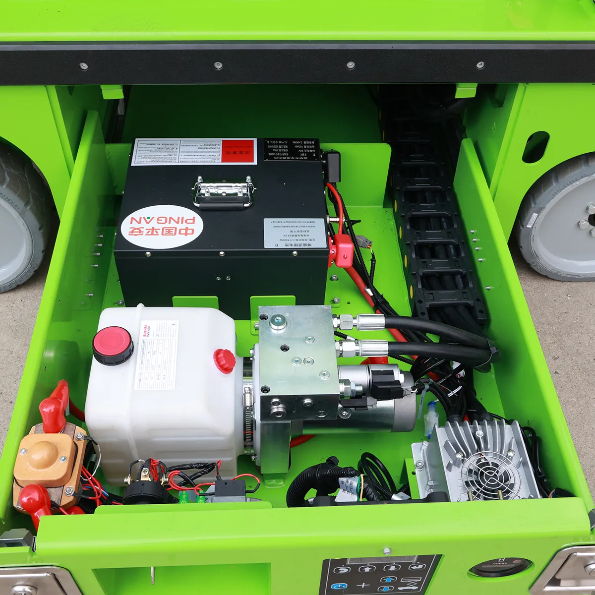 Self-Propelled Scissor Lift – Detail View – Battery and Hydraulic Power Unit