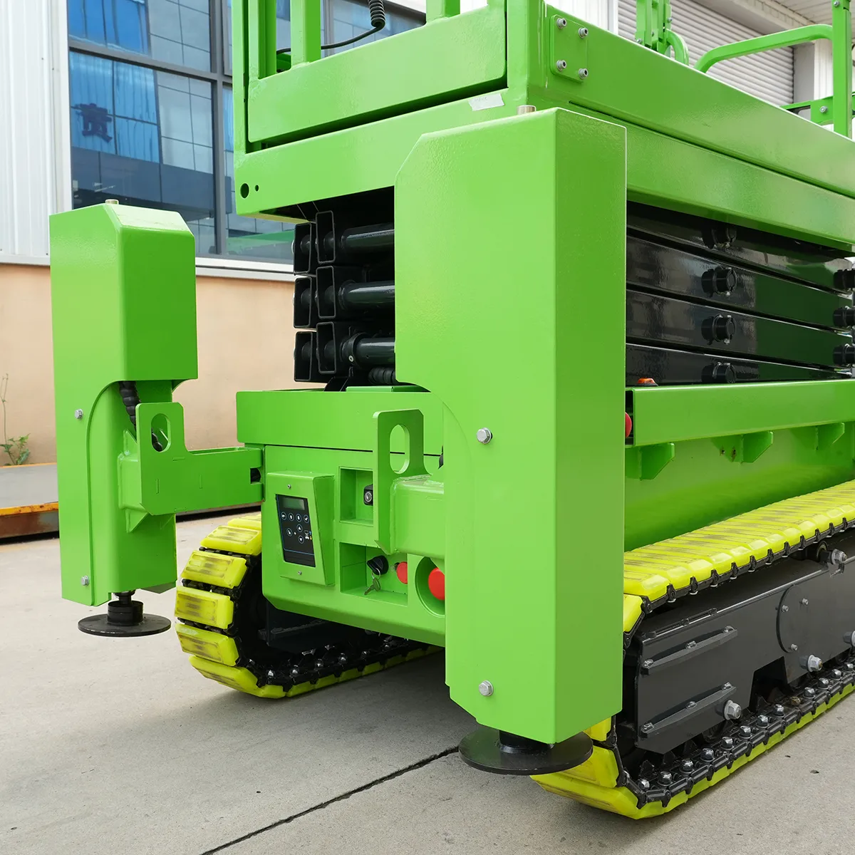 Self-Propelled Crawler Scissor Lift – Detail View: Scissor Mechanism and Support Legs