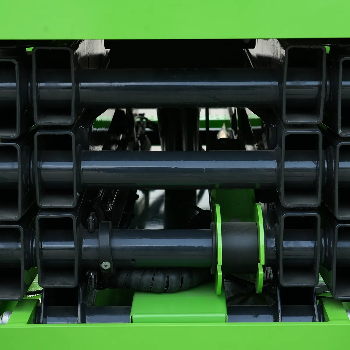 Self-Propelled Crawler Scissor Lift – Detail View – Bottom of the Scissor Mechanism