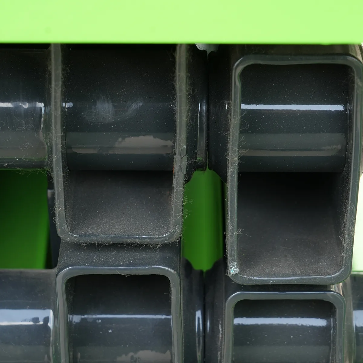 Self-Propelled Crawler Scissor Lift – Detail View – Scissor Arm Connection