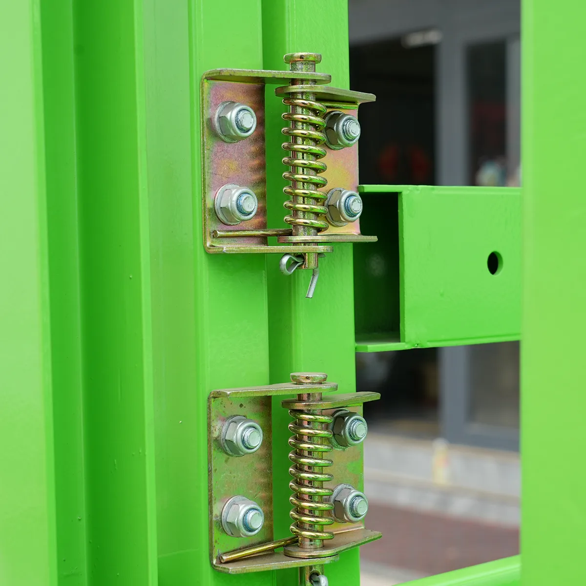 Self-Propelled Crawler Scissor Lift – Detail View – Scissor Limit Spring