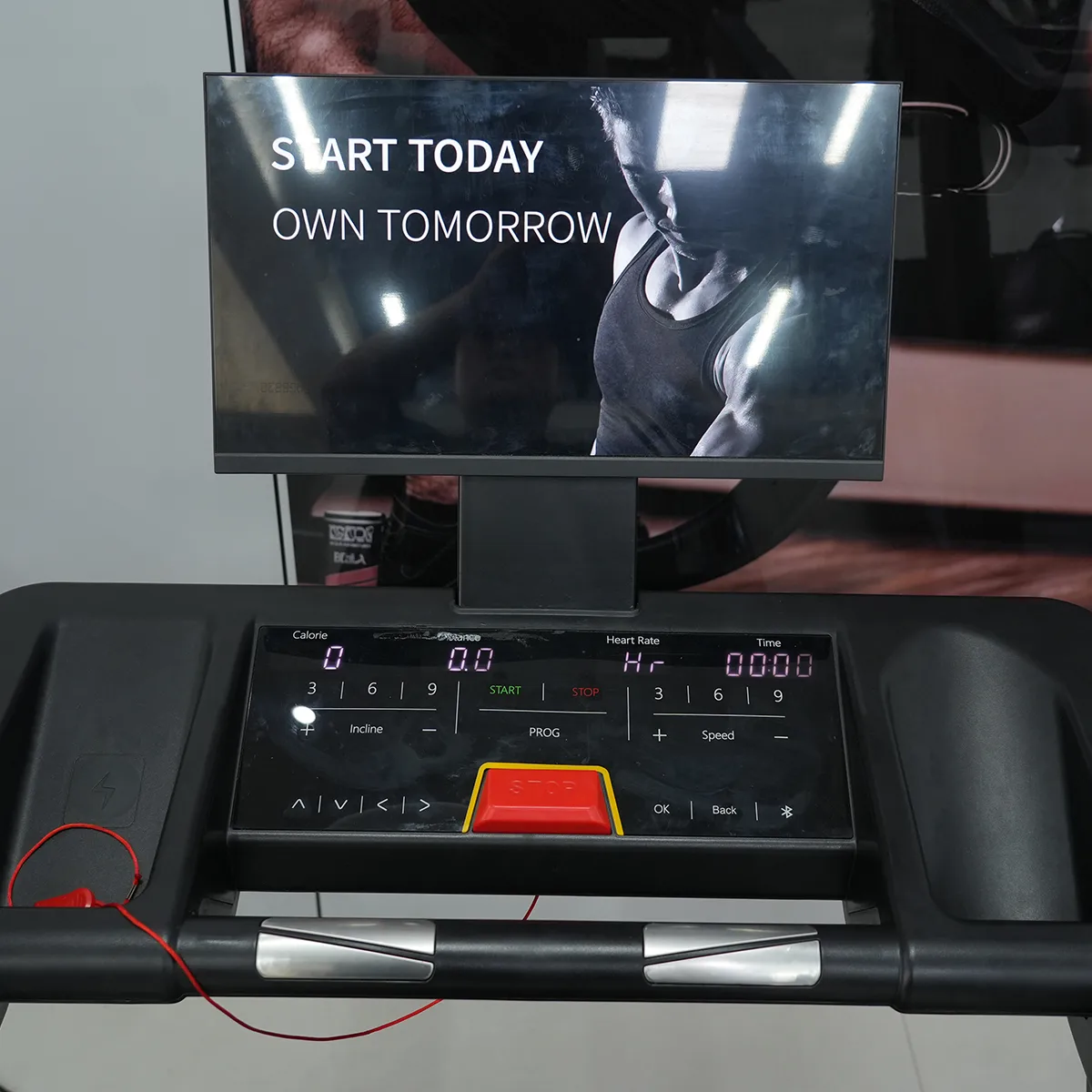 Cinta de correr Black Blade con reflejo de pantalla-Vista de detalle: Toma panorámica de la consola de control de reflejo